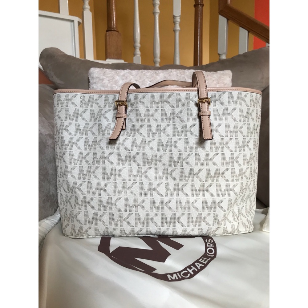Michael Kors Jet Set Vanilla Multifunction Tote - Picture 3 of 7